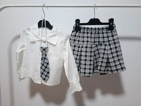 conjunto nina camisa falda cuadro corbata